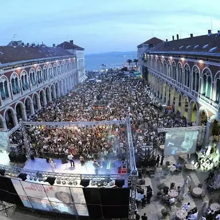 Amazing View דירה